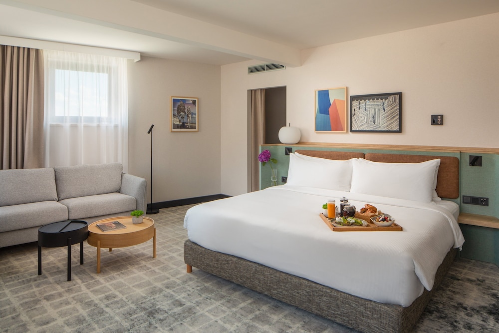 Crowne Plaza Budapest by IHG — Hotel rooms in Budapest, Budapest