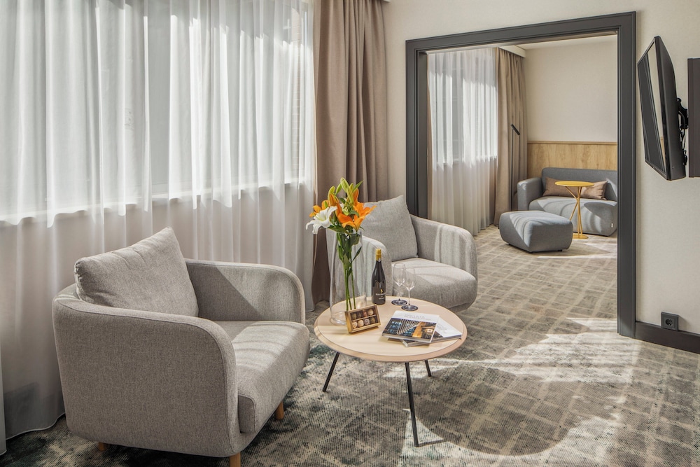 Crowne Plaza Budapest by IHG — Hotel rooms in Budapest, Budapest