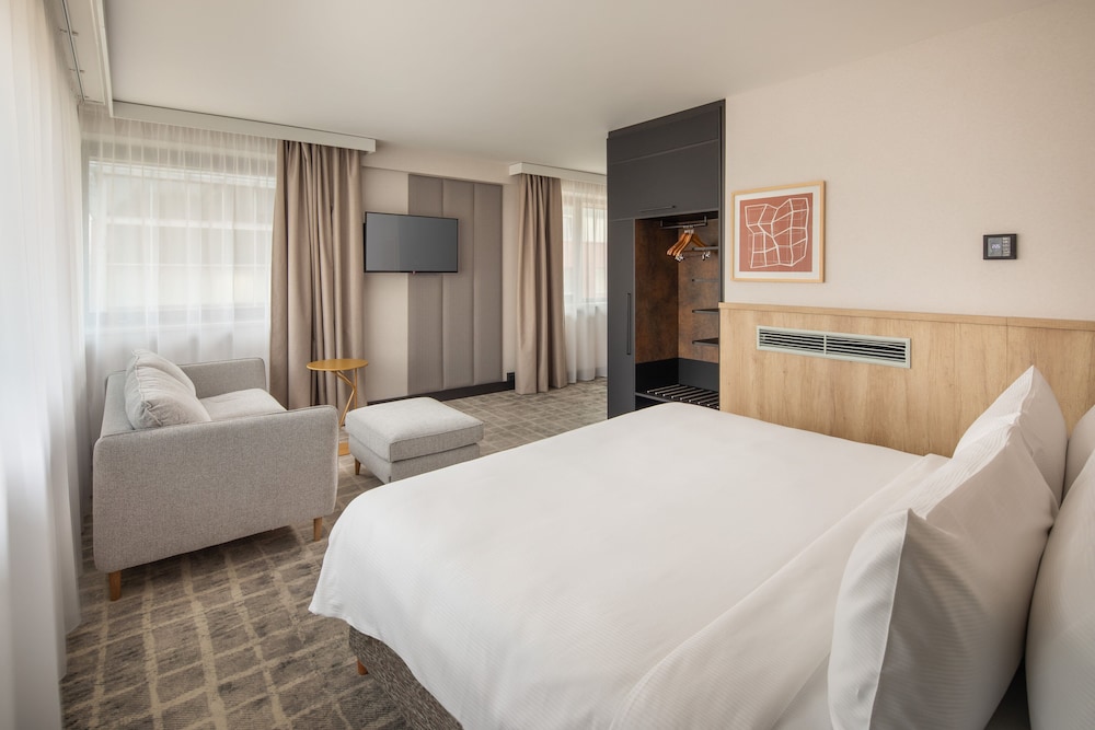 Crowne Plaza Budapest by IHG — Hotel rooms in Budapest, Budapest