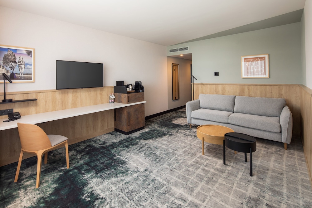 Crowne Plaza Budapest by IHG — Hotel rooms in Budapest, Budapest