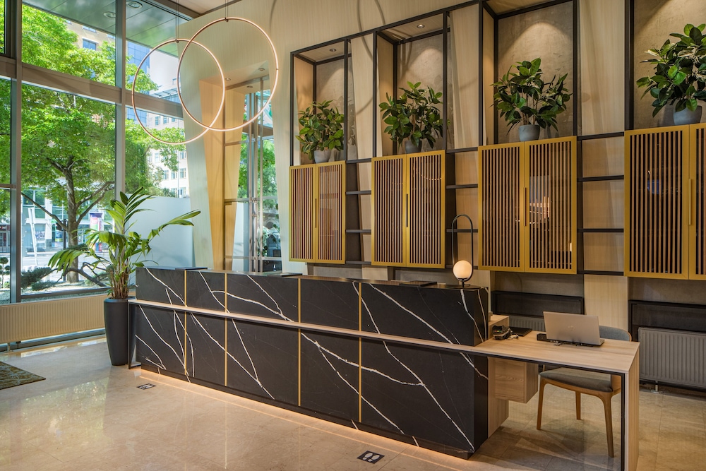 Crowne Plaza Budapest by IHG — Hotel building in Budapest, Budapest