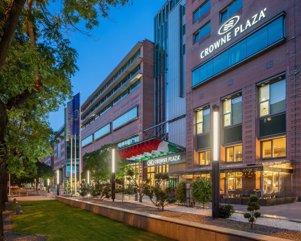 Crowne Plaza Budapest by IHG — Hotel building in Budapest, Budapest