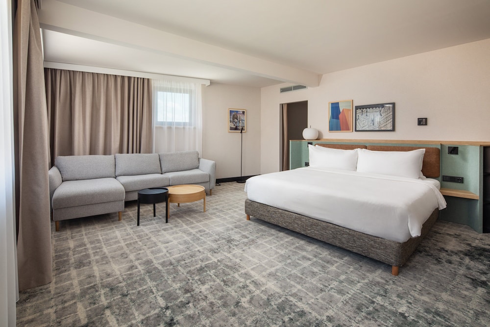 Crowne Plaza Budapest by IHG — Hotel rooms in Budapest, Budapest