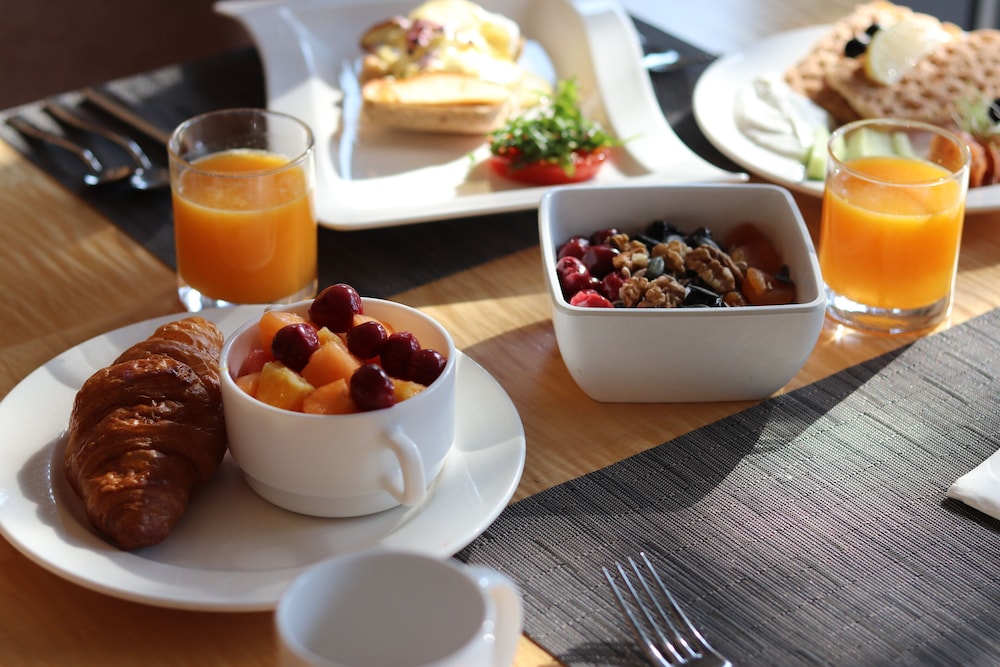 Crowne Plaza Budapest by IHG — Restaurant & bars in Budapest, Budapest