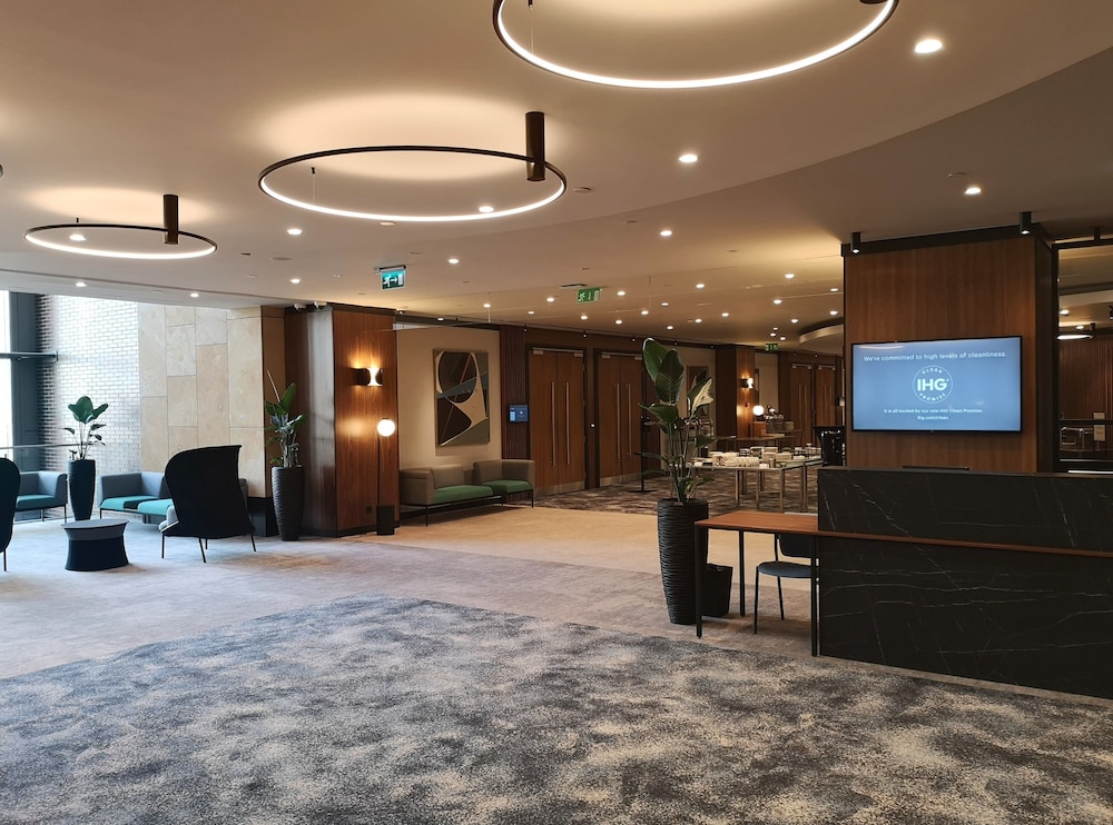 Crowne Plaza Budapest by IHG — Hotel building in Budapest, Budapest