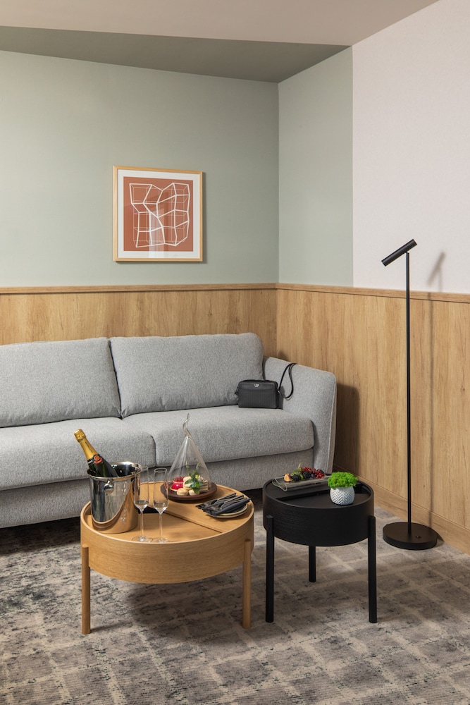 Crowne Plaza Budapest by IHG — Hotel rooms in Budapest, Budapest