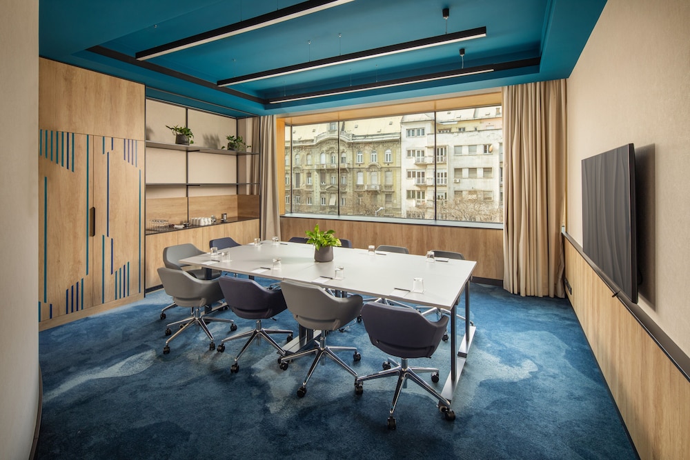 Crowne Plaza Budapest by IHG — Hotel building in Budapest, Budapest
