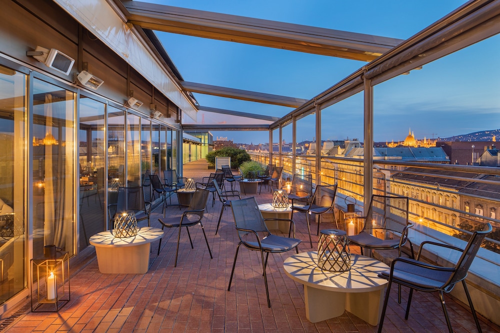 Crowne Plaza Budapest by IHG — Restaurant & bars in Budapest, Budapest