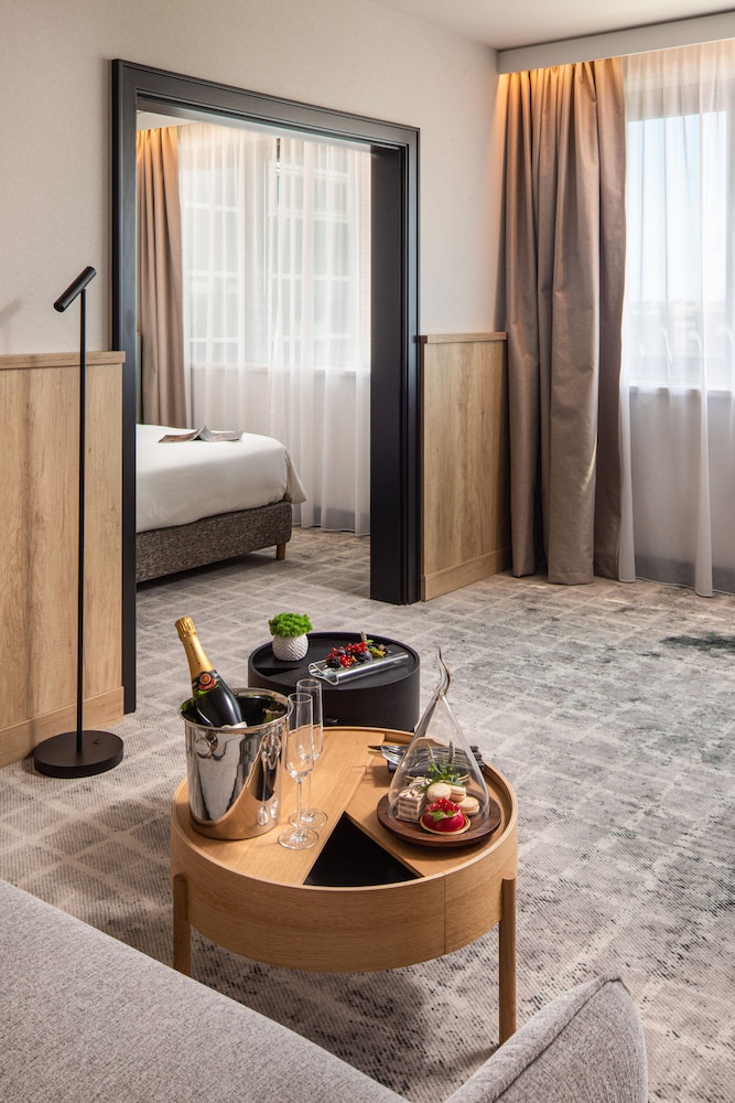 Crowne Plaza Budapest by IHG — Hotel rooms in Budapest, Budapest