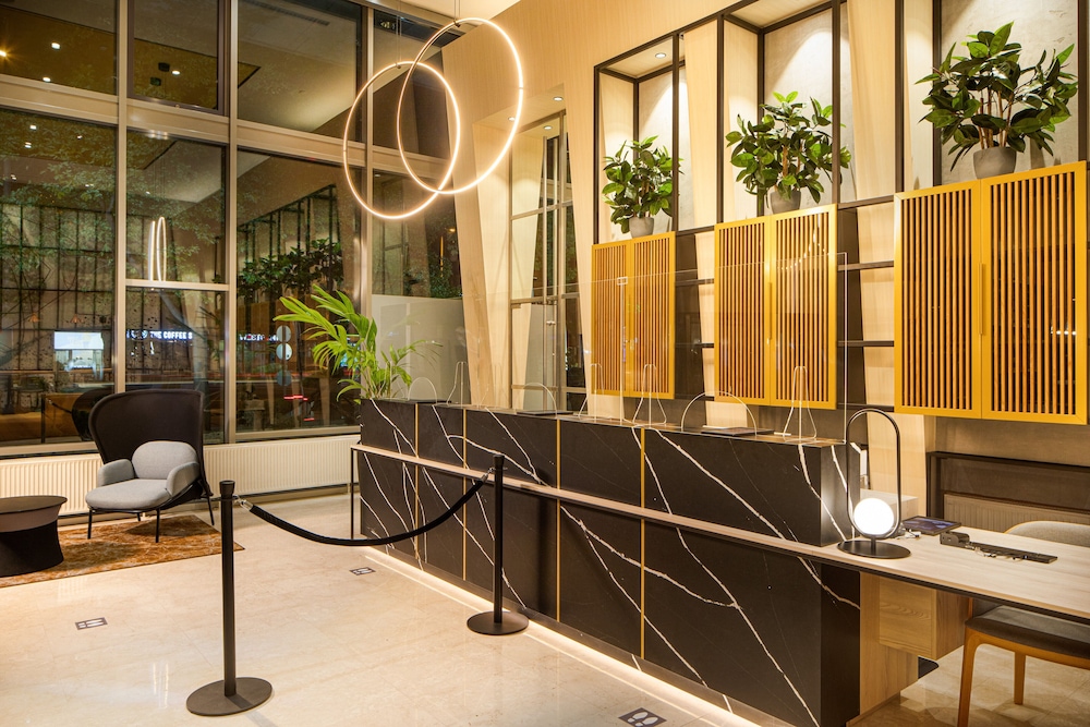 Crowne Plaza Budapest by IHG — Hotel building in Budapest, Budapest