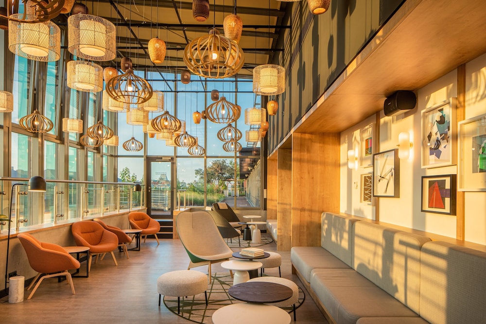 Crowne Plaza Budapest by IHG — Restaurant & bars in Budapest, Budapest