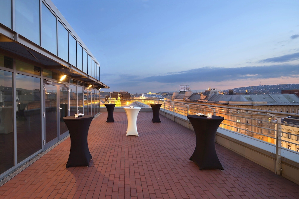 Crowne Plaza Budapest by IHG — Restaurant & bars in Budapest, Budapest