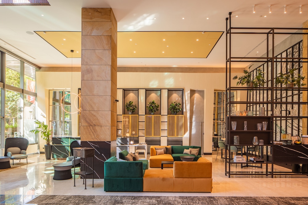 Crowne Plaza Budapest by IHG — Restaurant & bars in Budapest, Budapest