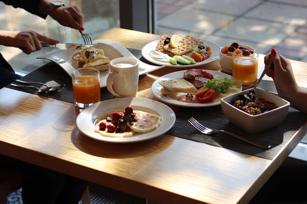 Crowne Plaza Budapest by IHG — Restaurant & bars in Budapest, Budapest
