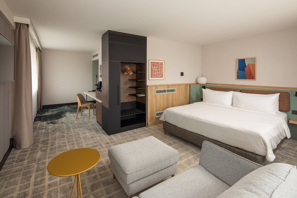 Crowne Plaza Budapest by IHG — Hotel rooms in Budapest, Budapest