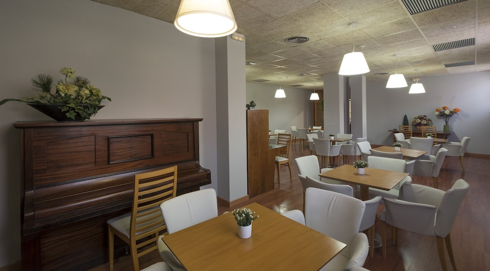 Hotel Rosamar & Spa — Restaurant & bars in Lloret de Mar, Catalonia