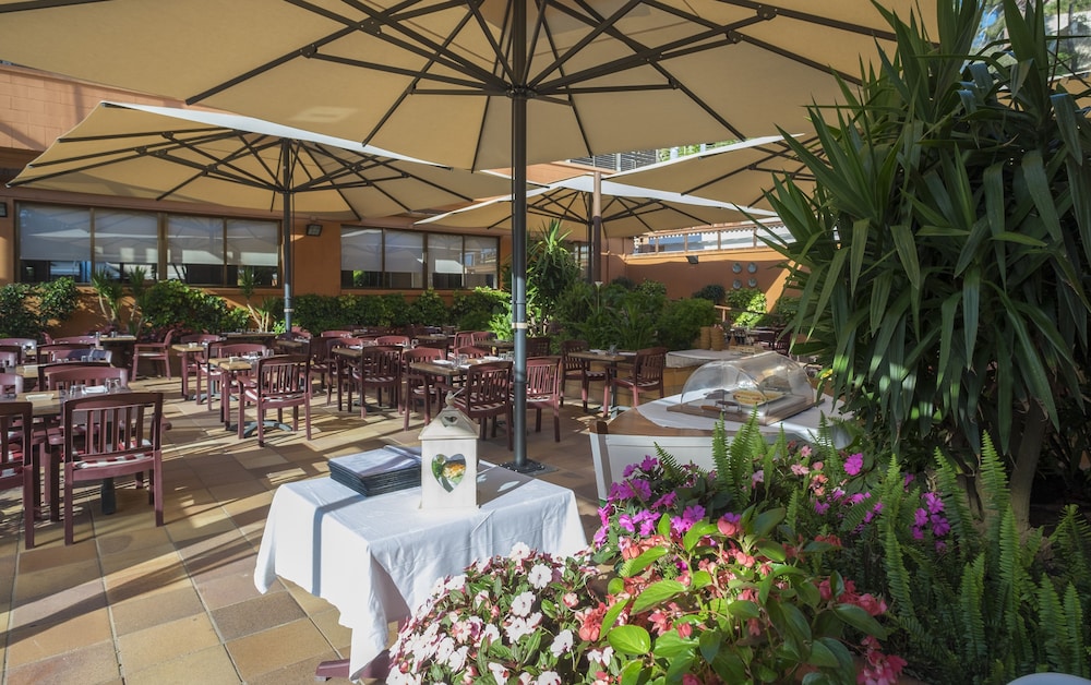 Hotel Rosamar & Spa — Restaurant & bars in Lloret de Mar, Catalonia