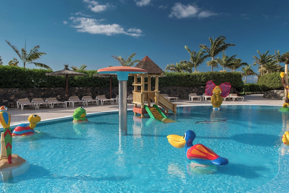 Sheraton Fuerteventura Beach, Golf & Spa Resort — Swimming pool in Costa de Antigua, Canary Islands