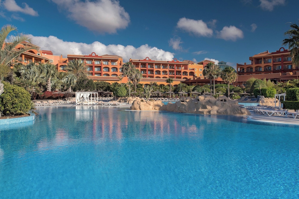 Sheraton Fuerteventura Beach, Golf & Spa Resort — Swimming pool in Costa de Antigua, Canary Islands