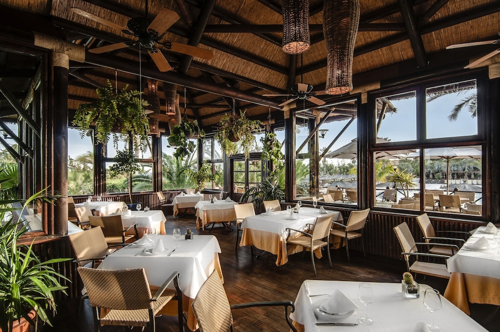 Sheraton Fuerteventura Beach, Golf & Spa Resort — Restaurant & bars in Costa de Antigua, Canary Islands