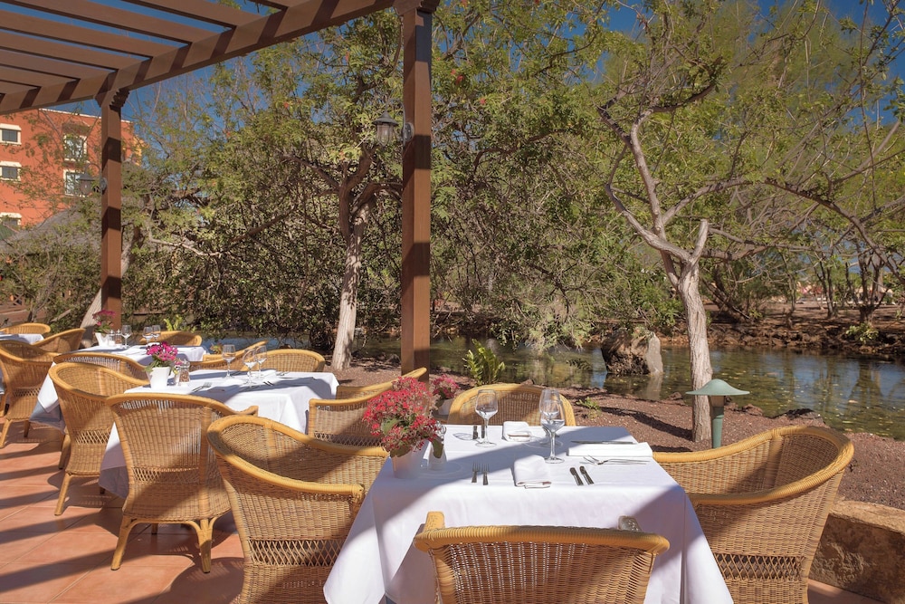 Sheraton Fuerteventura Beach, Golf & Spa Resort — Restaurant & bars in Costa de Antigua, Canary Islands