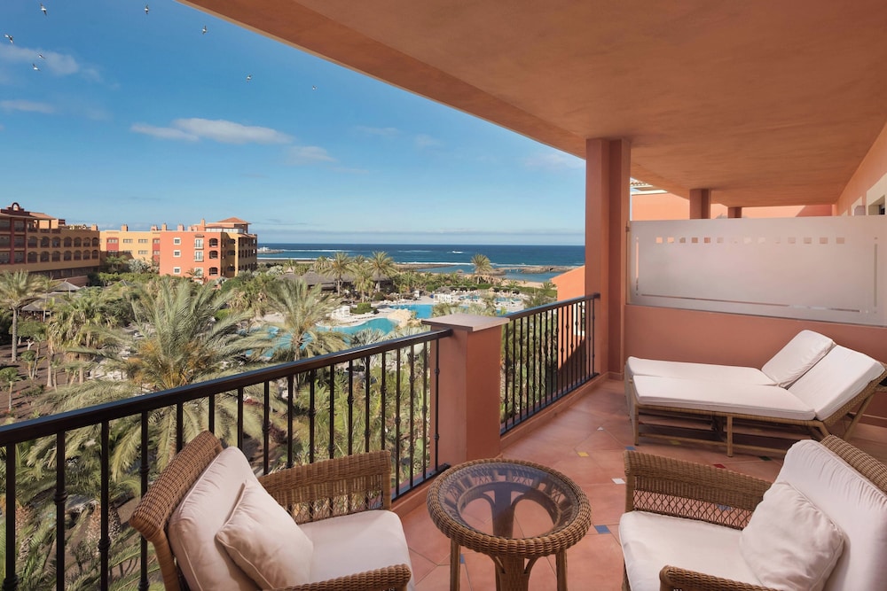 Sheraton Fuerteventura Beach, Golf & Spa Resort — Swimming pool in Costa de Antigua, Canary Islands