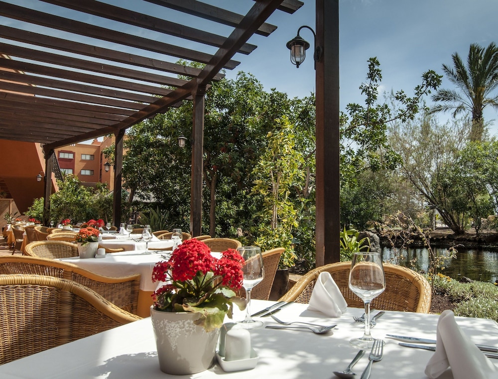Sheraton Fuerteventura Beach, Golf & Spa Resort — Restaurant & bars in Costa de Antigua, Canary Islands