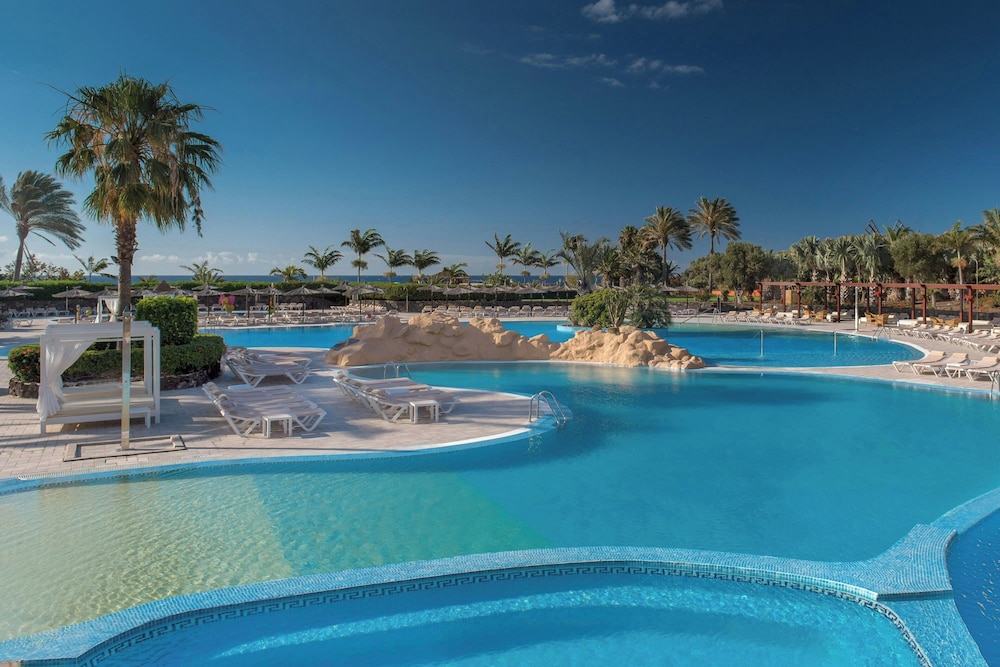 Sheraton Fuerteventura Beach, Golf & Spa Resort — Swimming pool in Costa de Antigua, Canary Islands