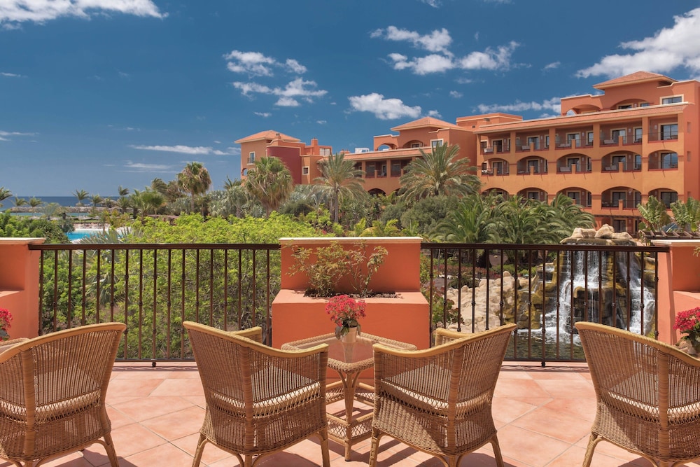 Sheraton Fuerteventura Beach, Golf & Spa Resort — Hotel building in Costa de Antigua, Canary Islands