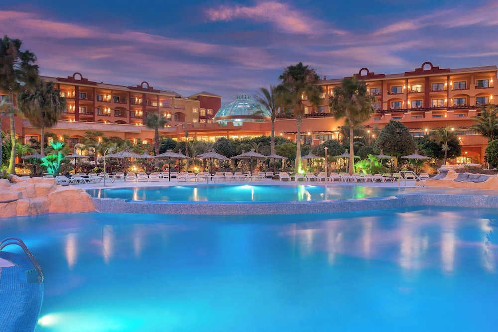 Sheraton Fuerteventura Beach, Golf & Spa Resort — Swimming pool in Costa de Antigua, Canary Islands