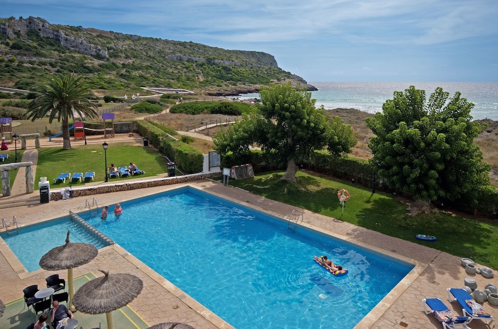 Sol Milanos Pingüinos — Swimming pool in Son Bou, Balearic Islands