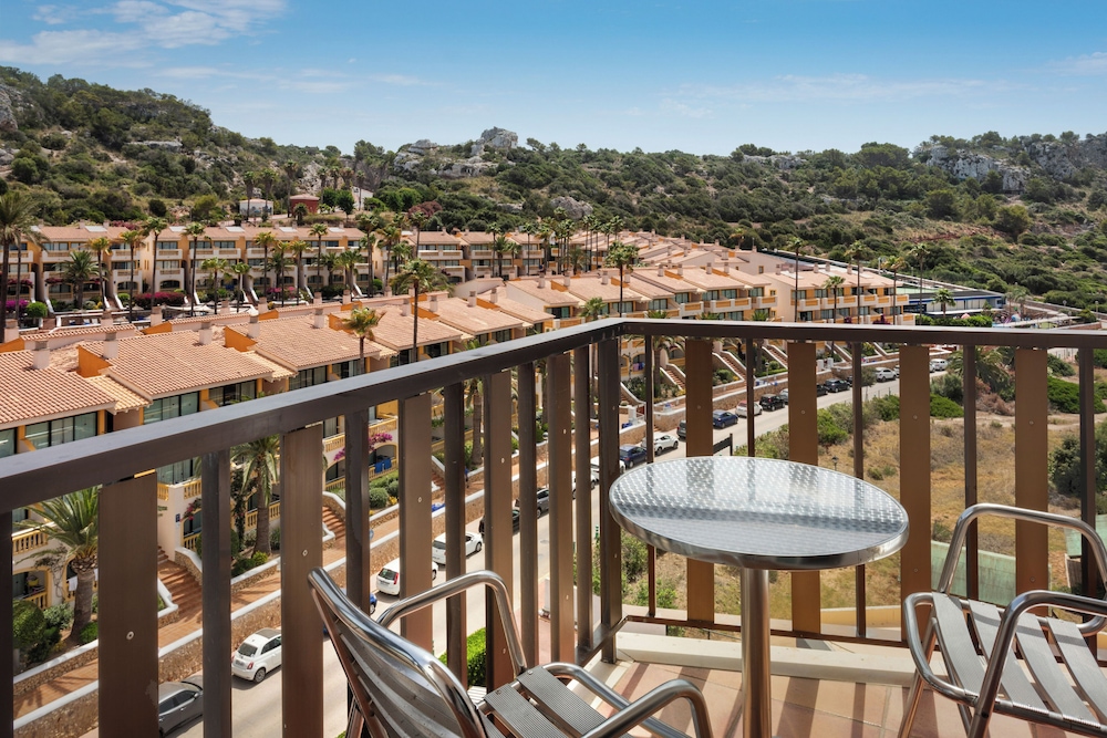 Sol Milanos Pingüinos — Hotel building in Son Bou, Balearic Islands