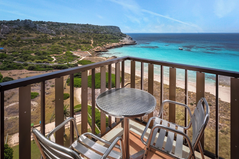 Sol Milanos Pingüinos — Beach in Son Bou, Balearic Islands