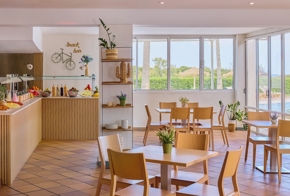 Sol Milanos Pingüinos — Restaurant & bars in Son Bou, Balearic Islands