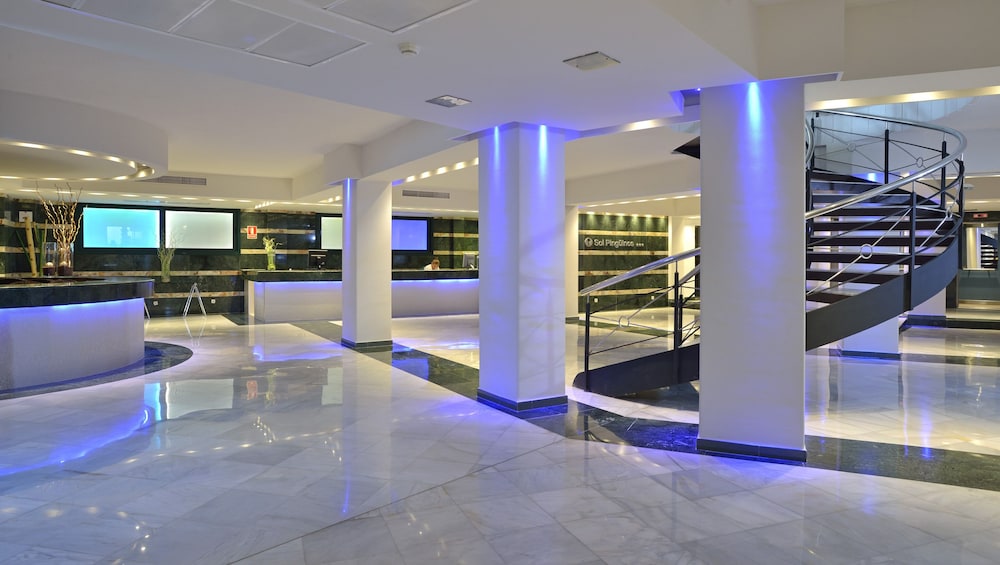 Sol Milanos Pingüinos — Hotel building in Son Bou, Balearic Islands