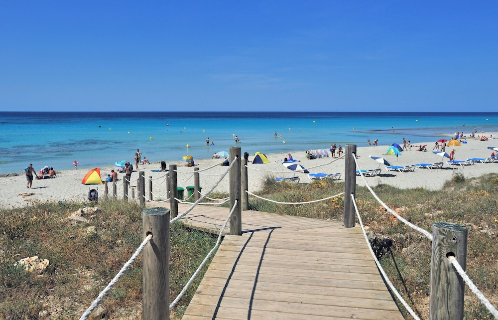 Sol Milanos Pingüinos — Beach in Son Bou, Balearic Islands