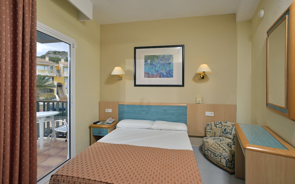 Sol Milanos Pingüinos — Hotel rooms in Son Bou, Balearic Islands