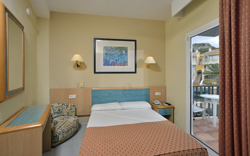 Sol Milanos Pingüinos — Hotel rooms in Son Bou, Balearic Islands