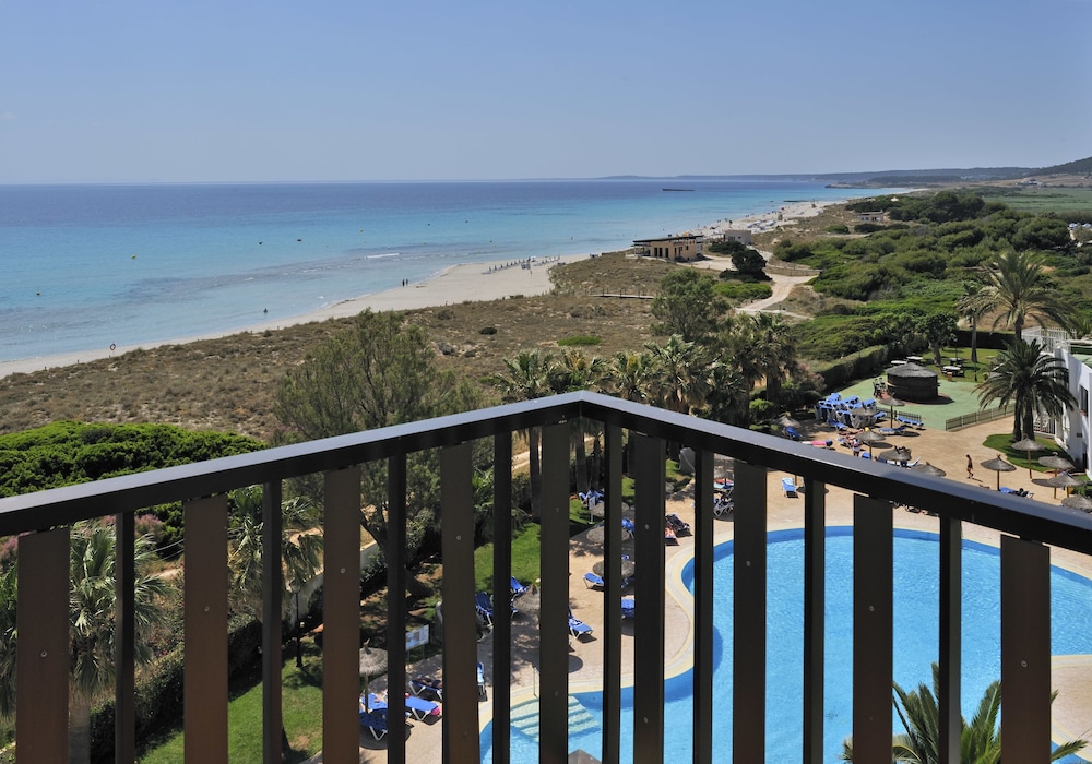 Sol Milanos Pingüinos — Beach in Son Bou, Balearic Islands