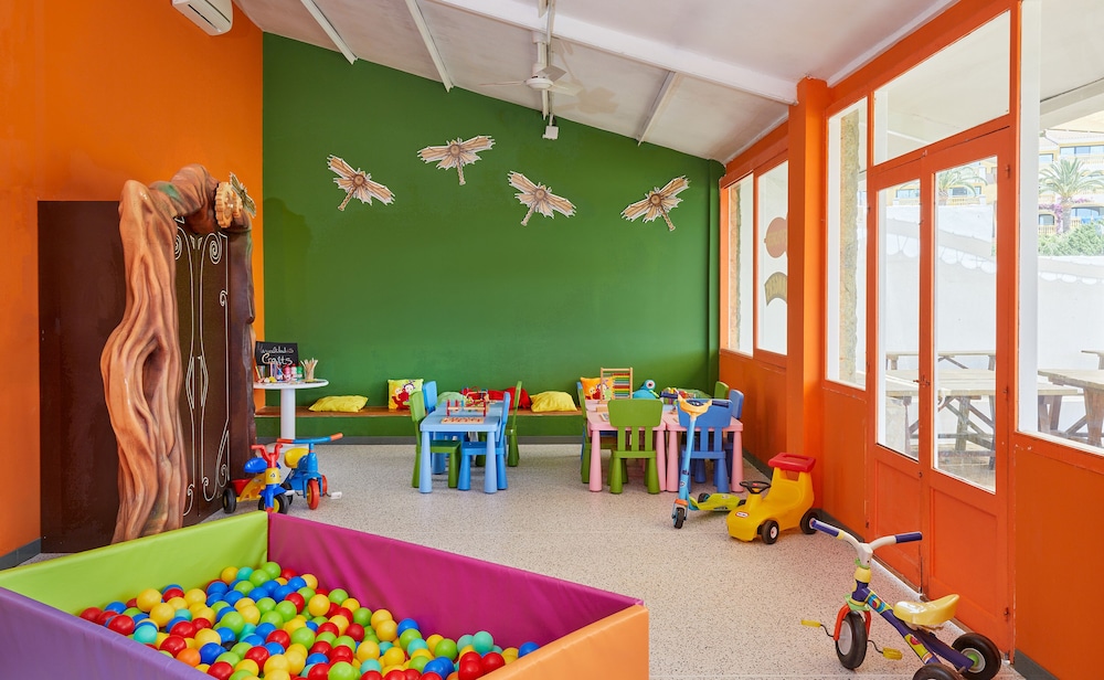 Sol Milanos Pingüinos — Attractions for children in Son Bou, Balearic Islands