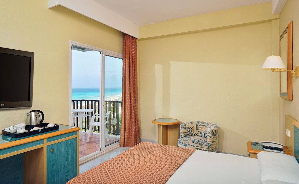 Sol Milanos Pingüinos — Hotel rooms in Son Bou, Balearic Islands