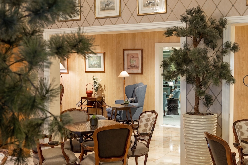 Heritage Lisboa Plaza Hotel - Avenida — Restaurant & bars in Lisbon, Lisboa