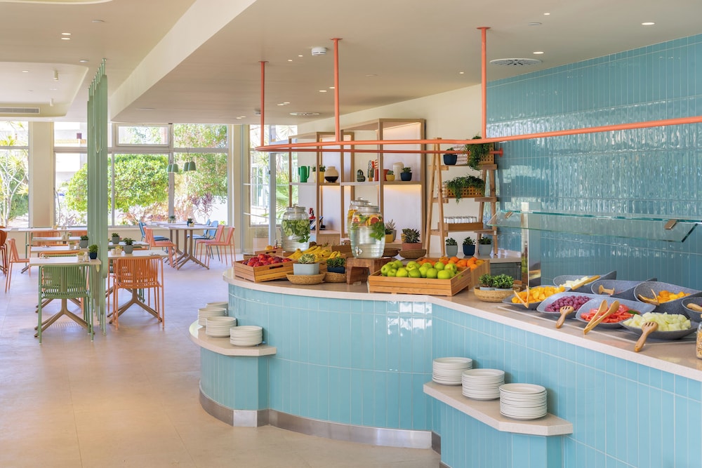 Sol Arona Tenerife — Restaurant & bars in Los Cristianos, Canary Islands