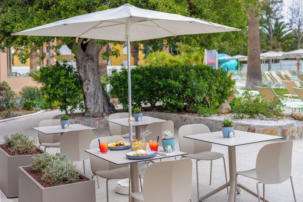 Sol Arona Tenerife — Restaurant & bars in Los Cristianos, Canary Islands
