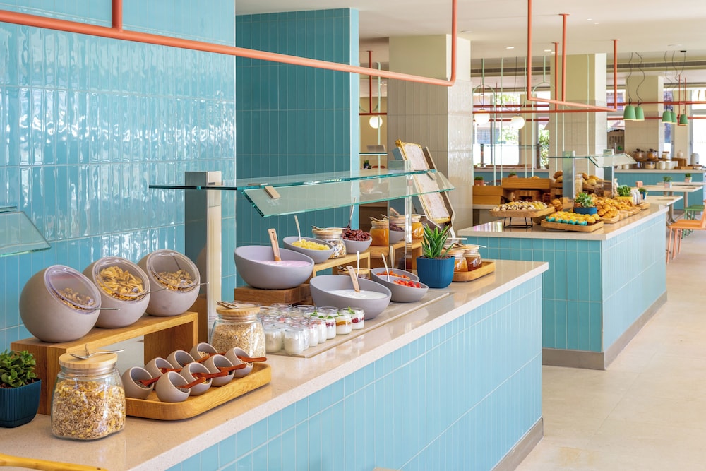 Sol Arona Tenerife — Restaurant & bars in Los Cristianos, Canary Islands