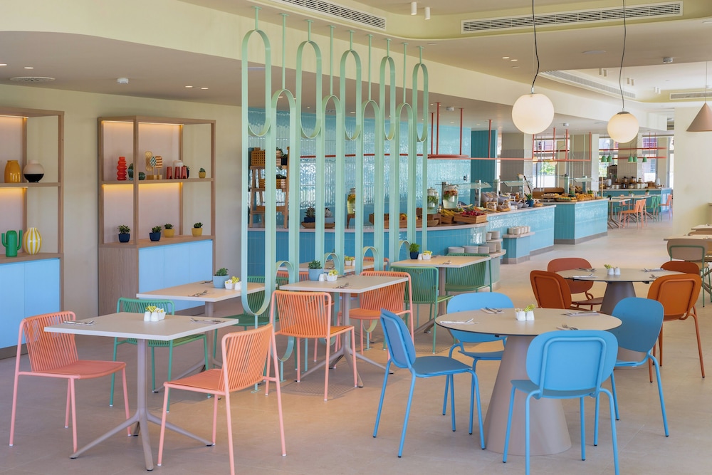 Sol Arona Tenerife — Restaurant & bars in Los Cristianos, Canary Islands