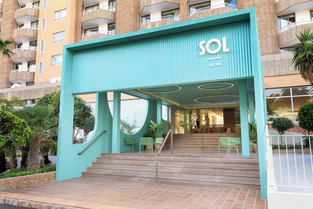 Sol Arona Tenerife — Hotel building in Los Cristianos, Canary Islands