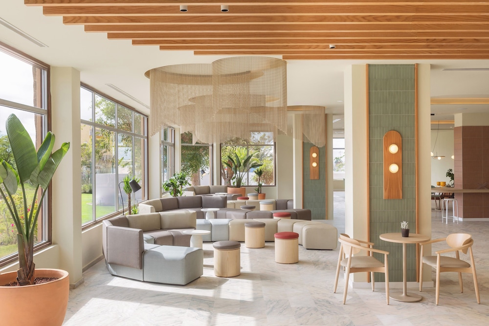 Sol Arona Tenerife — Hotel building in Los Cristianos, Canary Islands