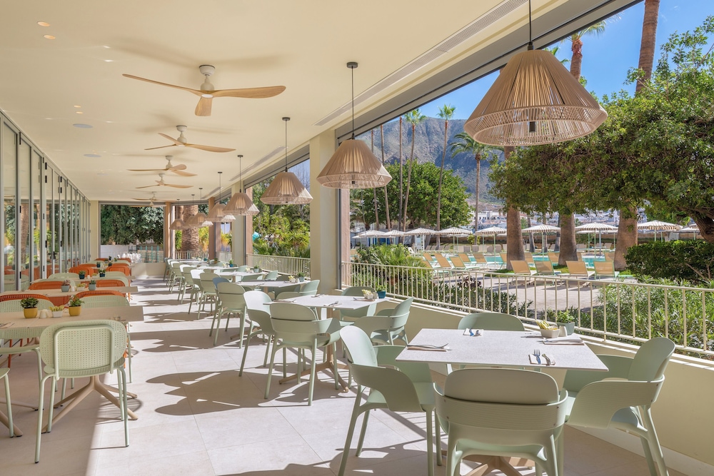 Sol Arona Tenerife — Restaurant & bars in Los Cristianos, Canary Islands