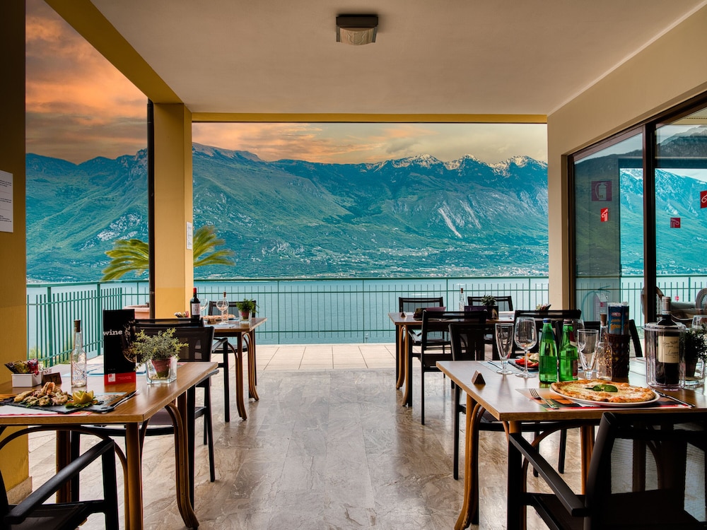 Hotel San Pietro — Restaurant & bars in Limone sul Garda, Lombardy